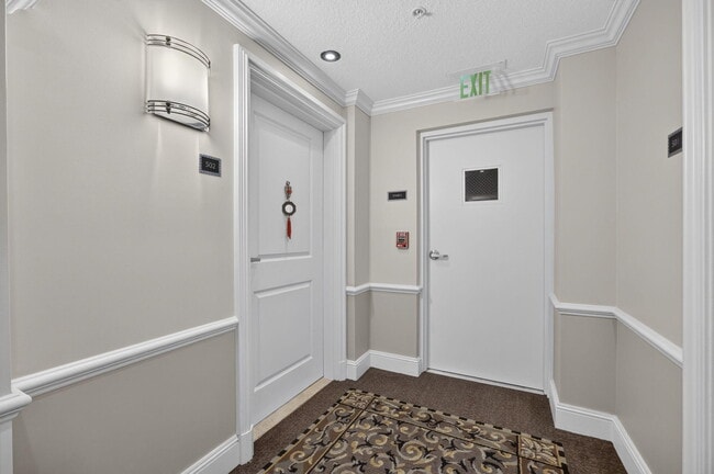 Building Photo - 403 S Sapodilla Ave