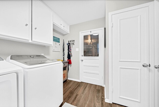 Building Photo - Charming 4-Bed Home with Granite Elegance in Sugar Land