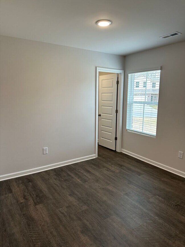 Building Photo - Pre-Leasing Now | Beautiful 4 Bedroom, 2 Bath Home Offering Space & Comfort in Kilpatrick Landing