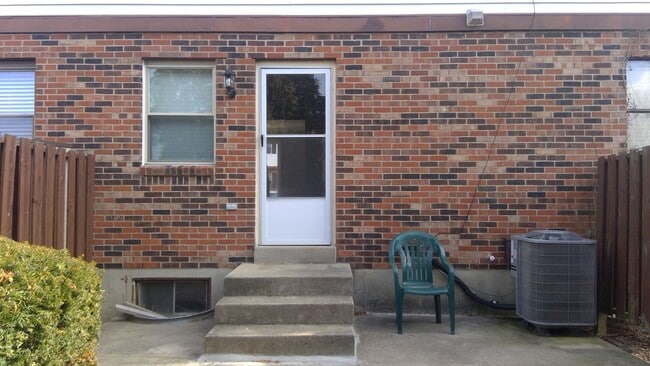 Primary Photo - 3 Bed 2 Bath Condo