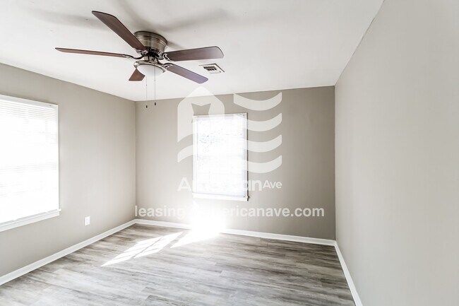 Building Photo - 1211 Laura Ave