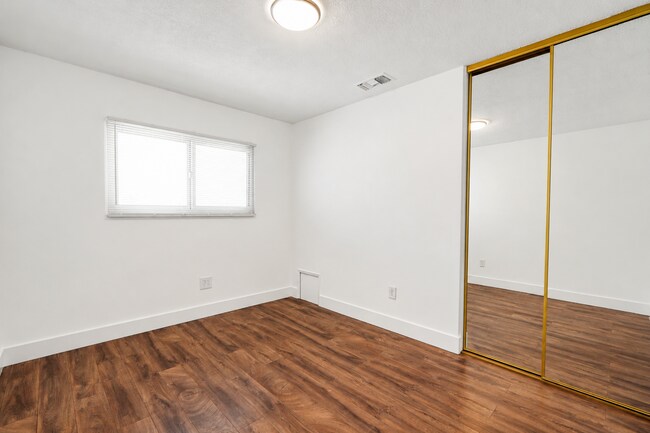 Building Photo - 8840 San Vicente Ave