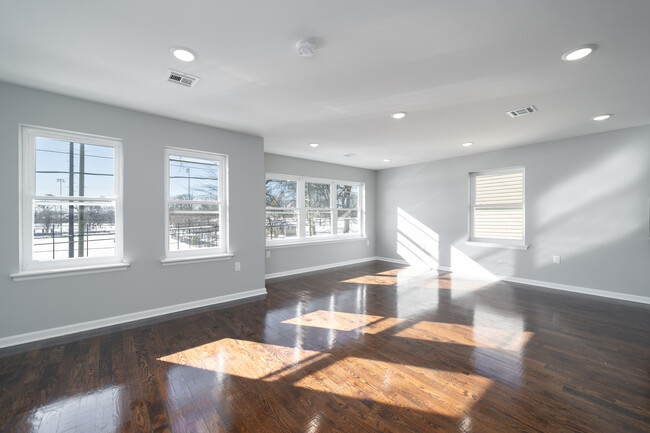 Living room/ Dinning room - 237 16th Ave