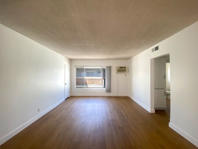 Interior Photo - 1823 Camden Ave