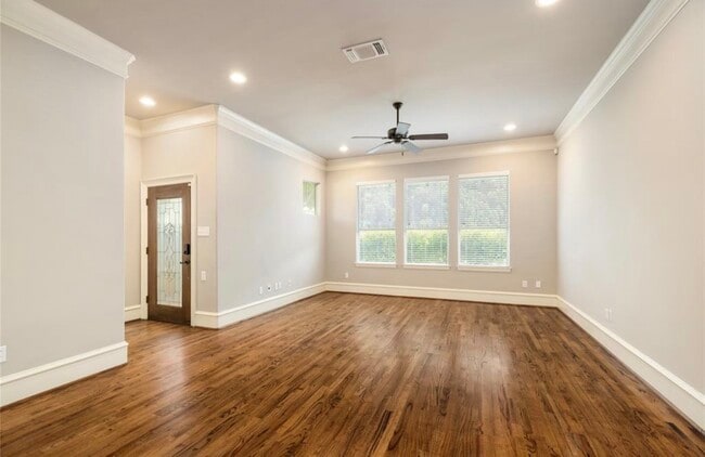 Building Photo - 5545 Cornish St