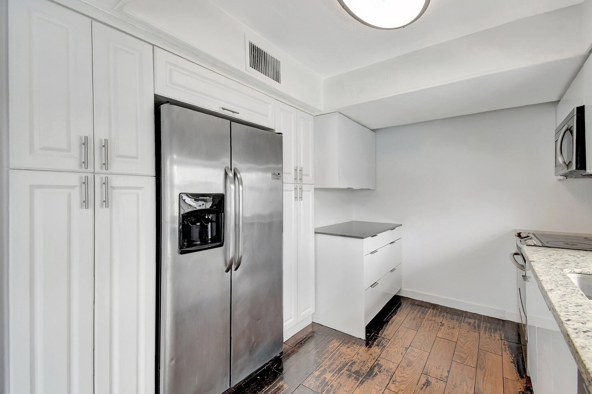 Building Photo - 8960 Sunset Strip