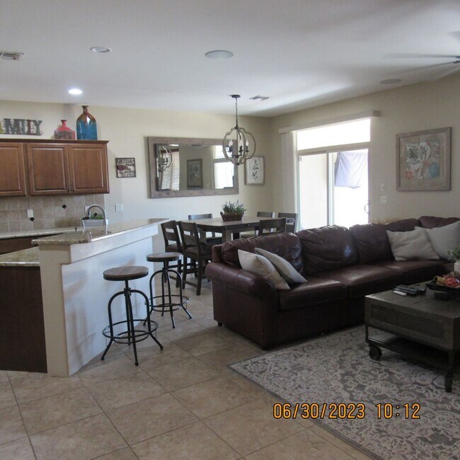 Building Photo - Beautiful Home with 57ft Boat Deep Garage! Can be rented Furnished or Unfurnished