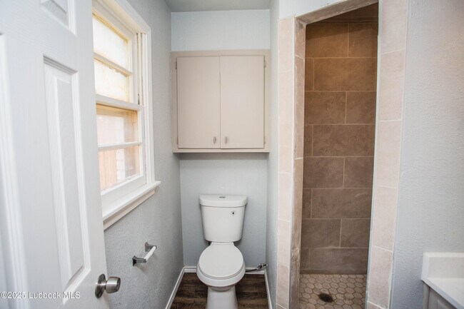Building Photo - 6803 Avenue W