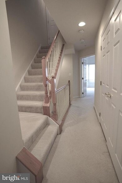 Building Photo - 1609 Leeds Castle Dr