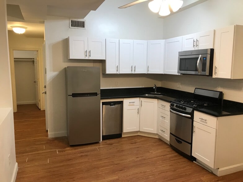 Building Photo - 103 Hemenway St