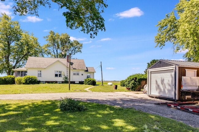Building Photo - Charming 2 Bedroom, 1 Bathroom Rural Home for Rent