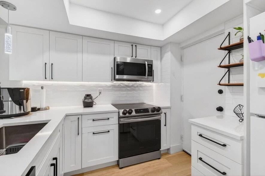 Building Photo - 50 SW 3rd Ave