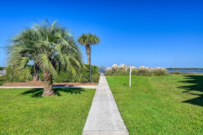 Building Photo - FURNISHED OFF-SEASON MONTHLY RENTAL-STARTING JANUARY 2026