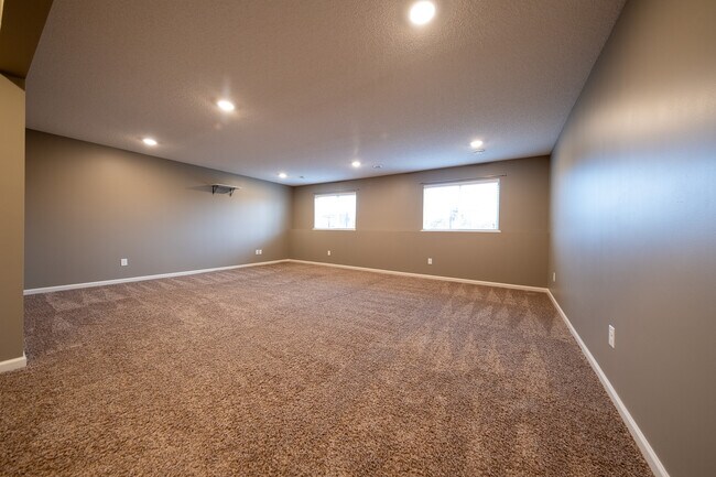 Building Photo - 15141 Emory Cir