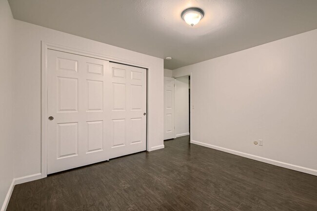 Building Photo - 3125 N Raleigh St