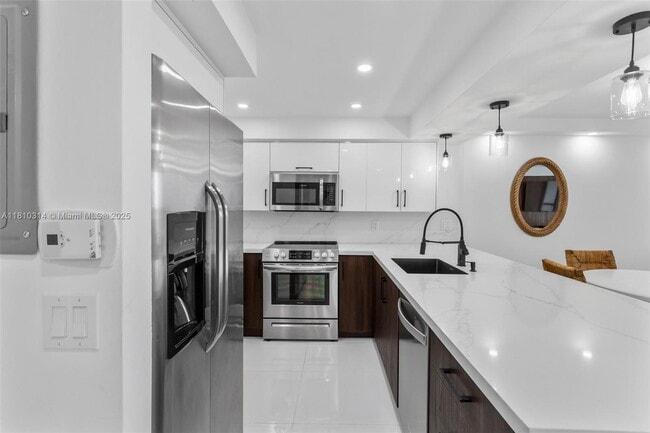 Building Photo - 5701 Collins Ave