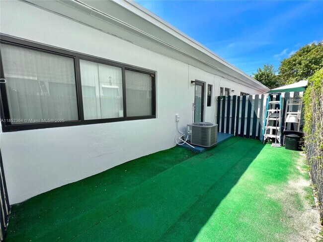 Building Photo - 877 80th St