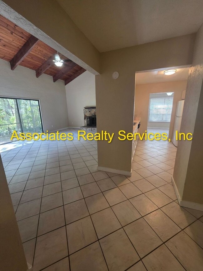 Building Photo - 3/2 North West!- 2 Weeks Free rent with im...