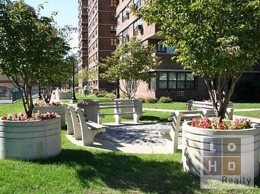 Building Photo - 210 E Broadway