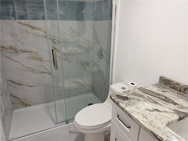 Building Photo - 4516 SE 6th Pl