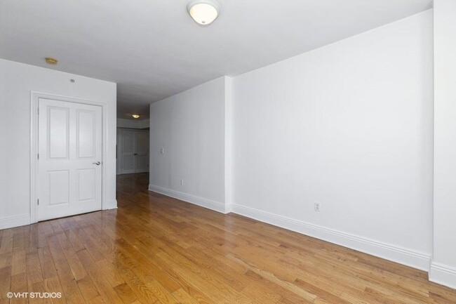 Building Photo - 809-815 22nd St