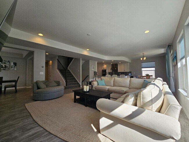 Building Photo - Beautiful 5-bedroom, 5-bathroom home in the desirable Banning Lewis Ranch community!