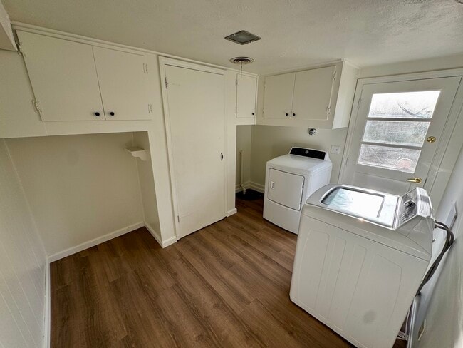 Building Photo - Aylesbury Home