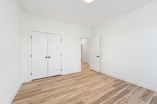 Building Photo - 2145 E Elk Rdg Ave