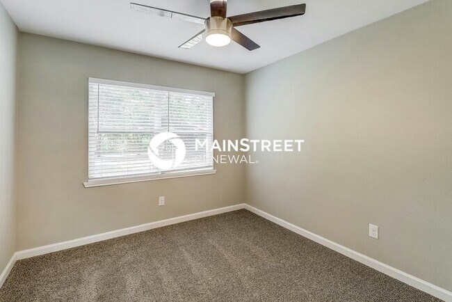 Building Photo - 3 Bedroom Pet-Friendly Home in DALLAS, TX with Main Street Renewal