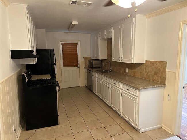 Building Photo - 4214 Gano St