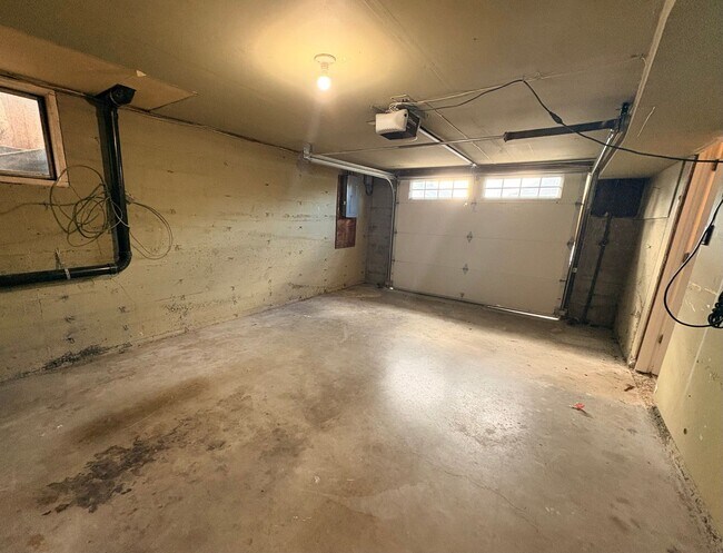 Building Photo - Charming 5-Bedroom Home in Prime Ballard Location!