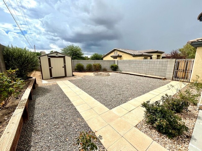 Building Photo - Beautiful 3 Bedroom Home in Cul de Sac!