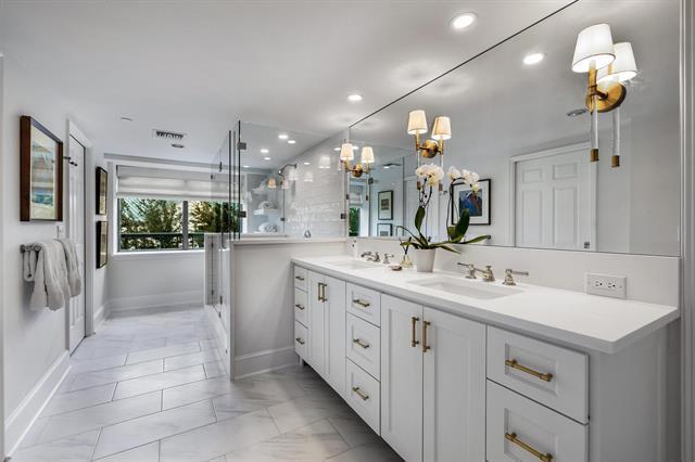 Building Photo - 4242 Lomo Alto Dr