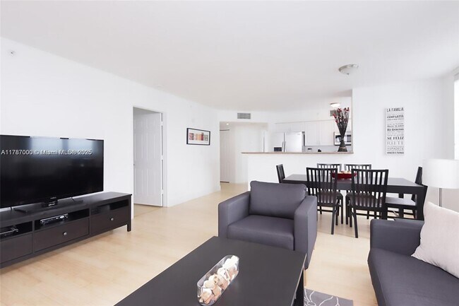 Building Photo - 1155 Brickell Bay Dr