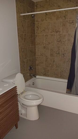 Building Photo - 120 Sharon Oakley Dr