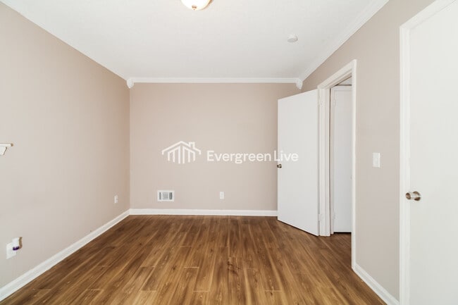 Building Photo - 1022 Birchwood Dr