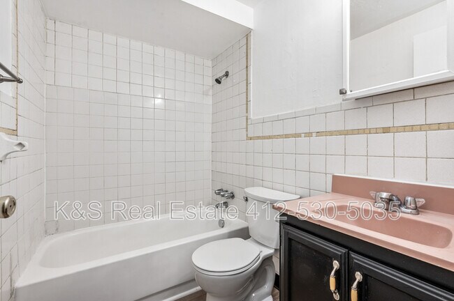 Building Photo - 30 Woodville Ave