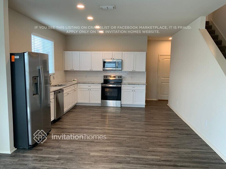 Building Photo - 2820 Englefield Green Dr