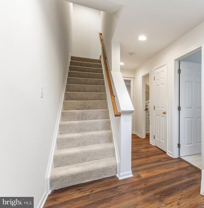Building Photo - 9727 Faber Ln