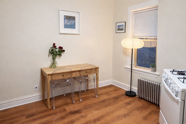 Building Photo - 2482 N Lincoln Ave