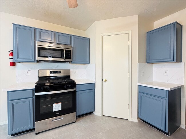 Building Photo - 20423 White Poplar Dr