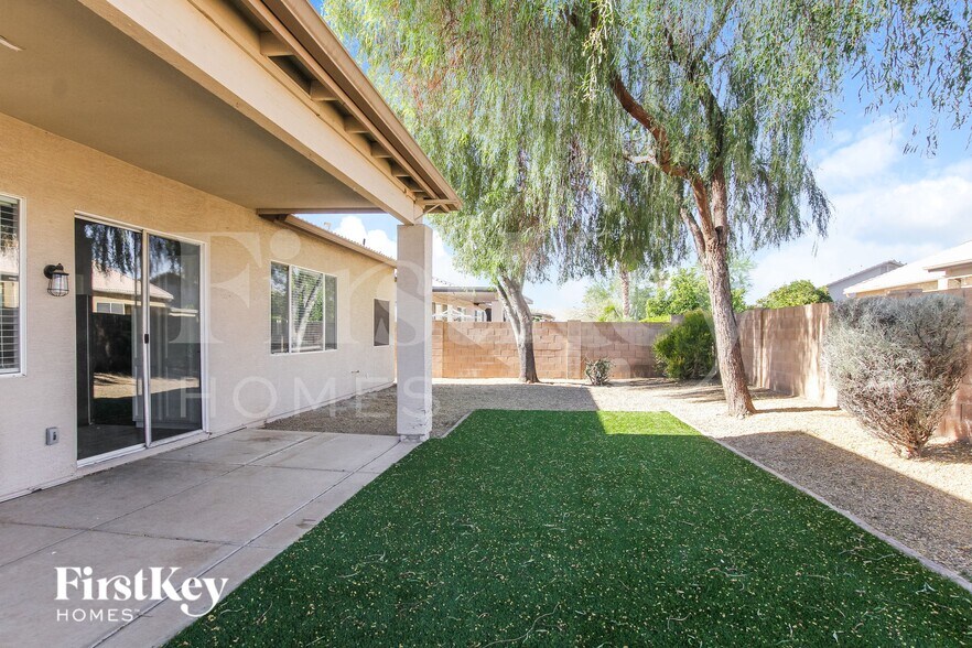 Building Photo - 13702 W Tara Ln