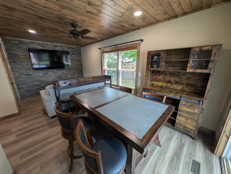 Building Photo - 605 Vincent Rd