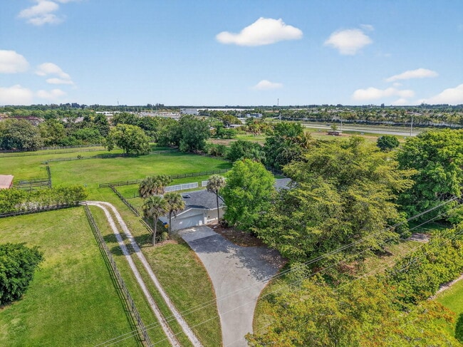 Building Photo - 10157 La Reina Rd