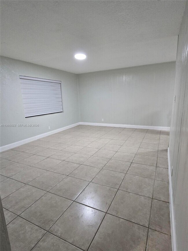 Building Photo - 280 NW 31st Ave