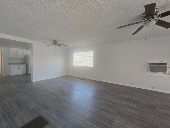 Building Photo - 3 Br 1 Ba available Now