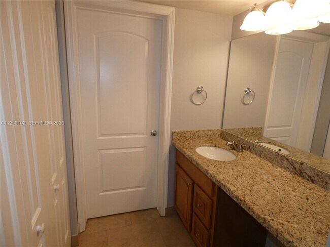 Building Photo - 2810 N Oakland Forest Dr