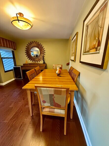 Building Photo - 1465 E Putnam Ave