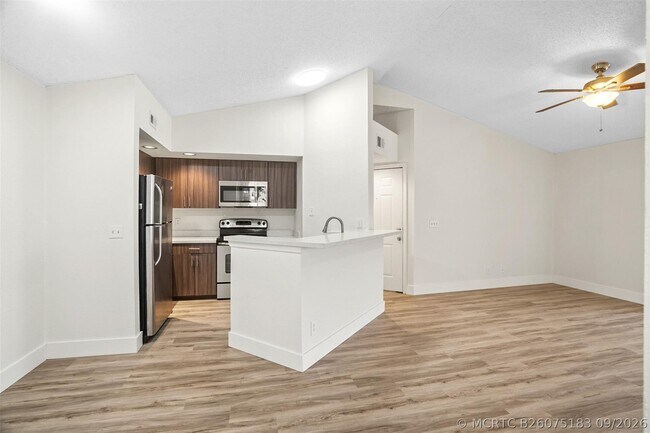 Building Photo - 12730 Vista Isles Dr