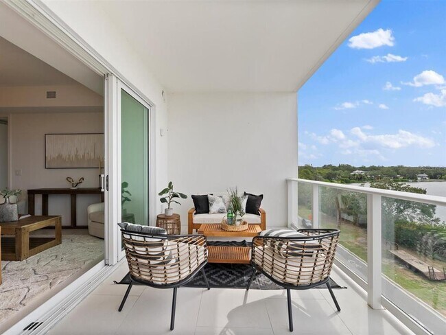 Building Photo - 1020 Sunset Point Rd